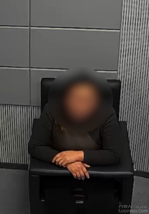 ��С�������˷��ӡ�������һŮ������ҥ����